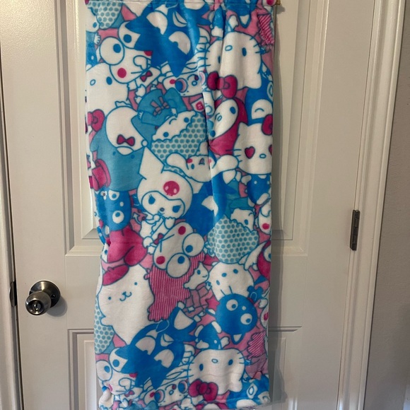 Hello Kitty and Friends Blanket Hello Kitty Plush Throw - Picture 1 of 2
